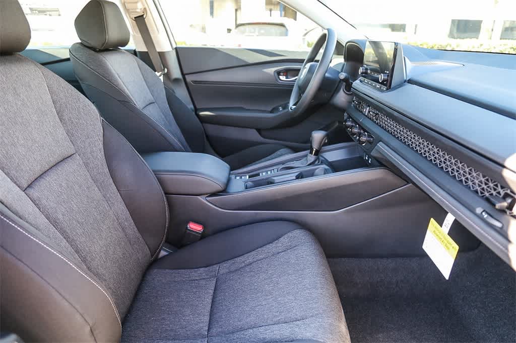 2025 Honda Accord LX 17