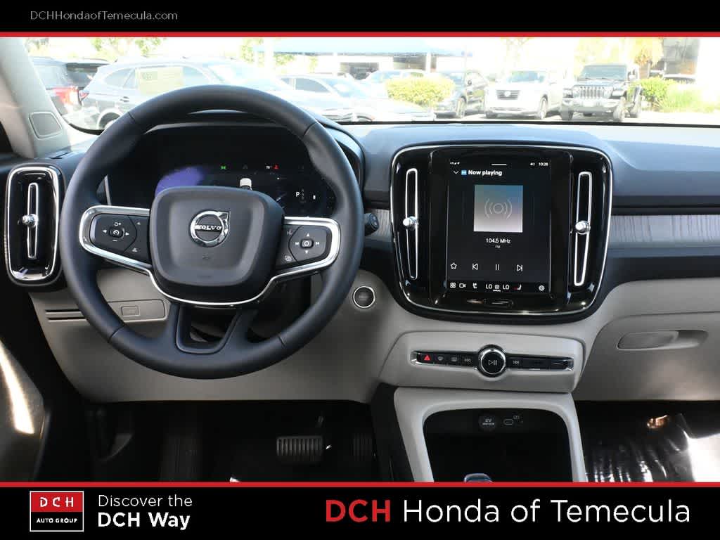 Thumbnail: 2023 Volvo XC40 - 8