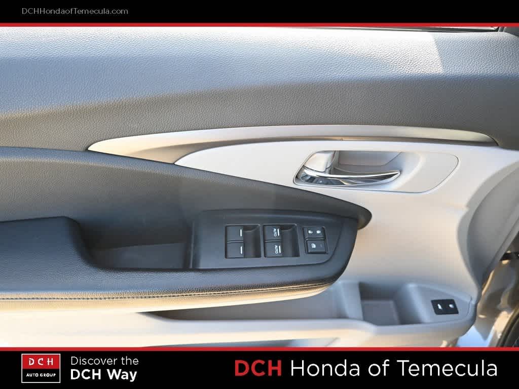 Thumbnail: 2017 Honda Pilot - 15
