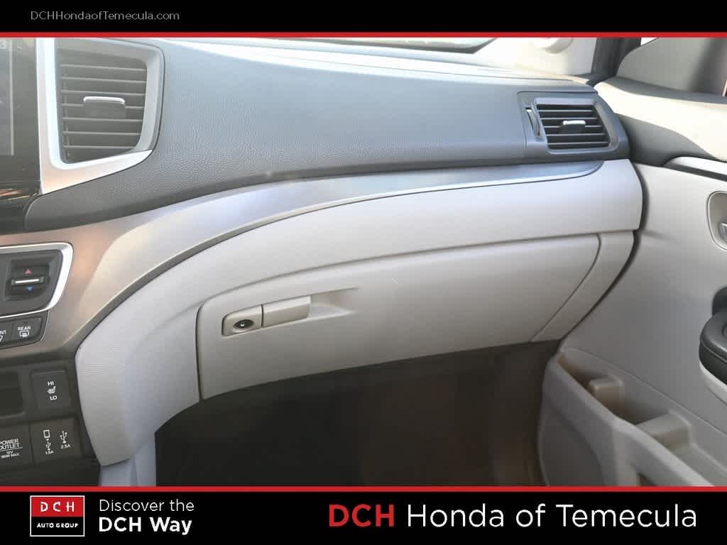 Thumbnail: 2017 Honda Pilot - 13