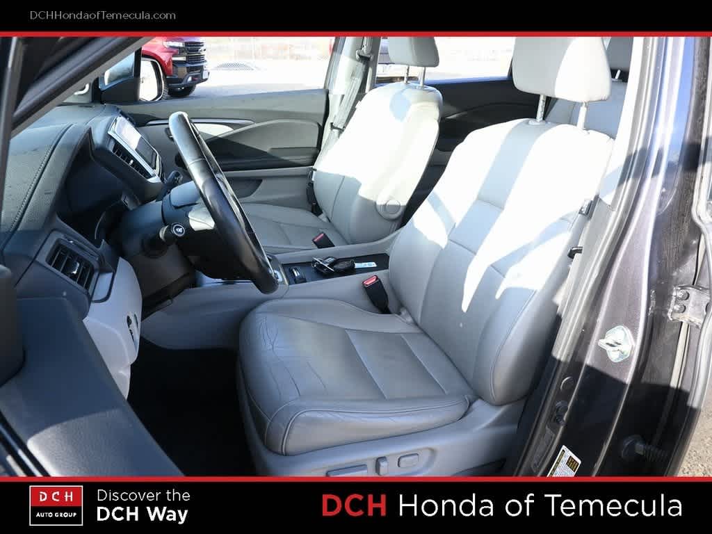 Thumbnail: 2017 Honda Pilot - 17