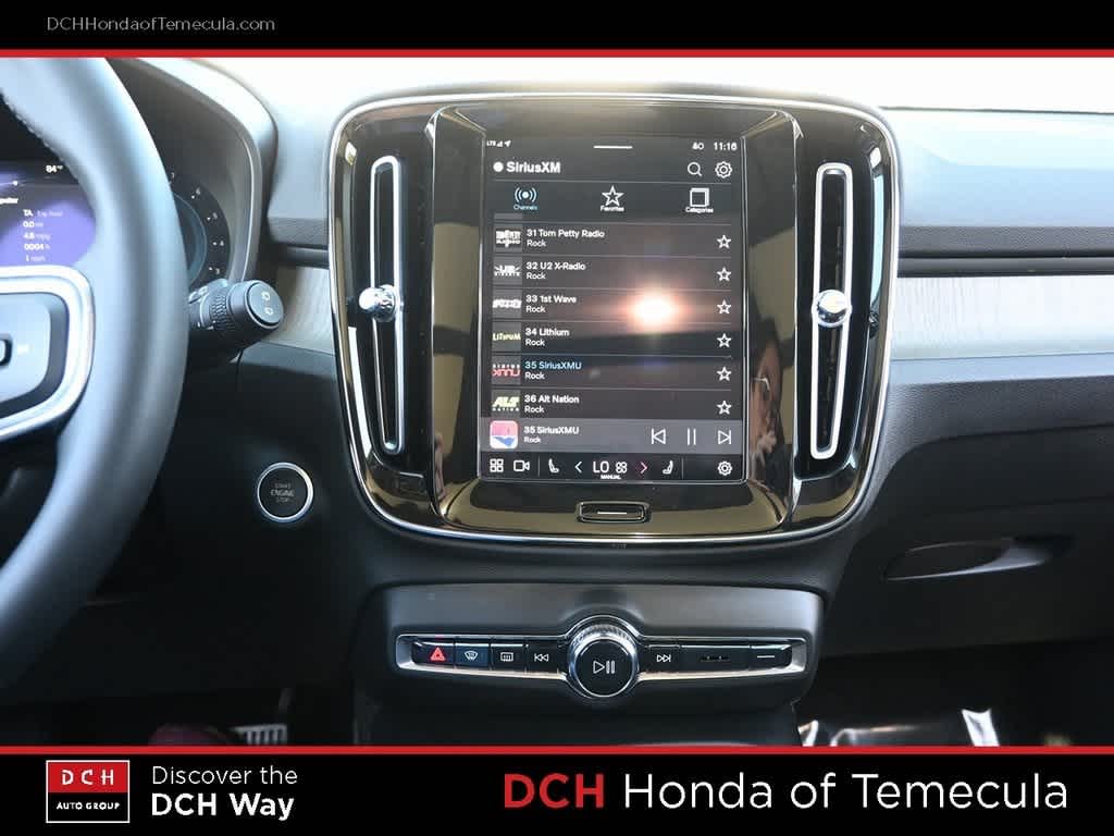 Thumbnail: 2023 Volvo XC40 - 12