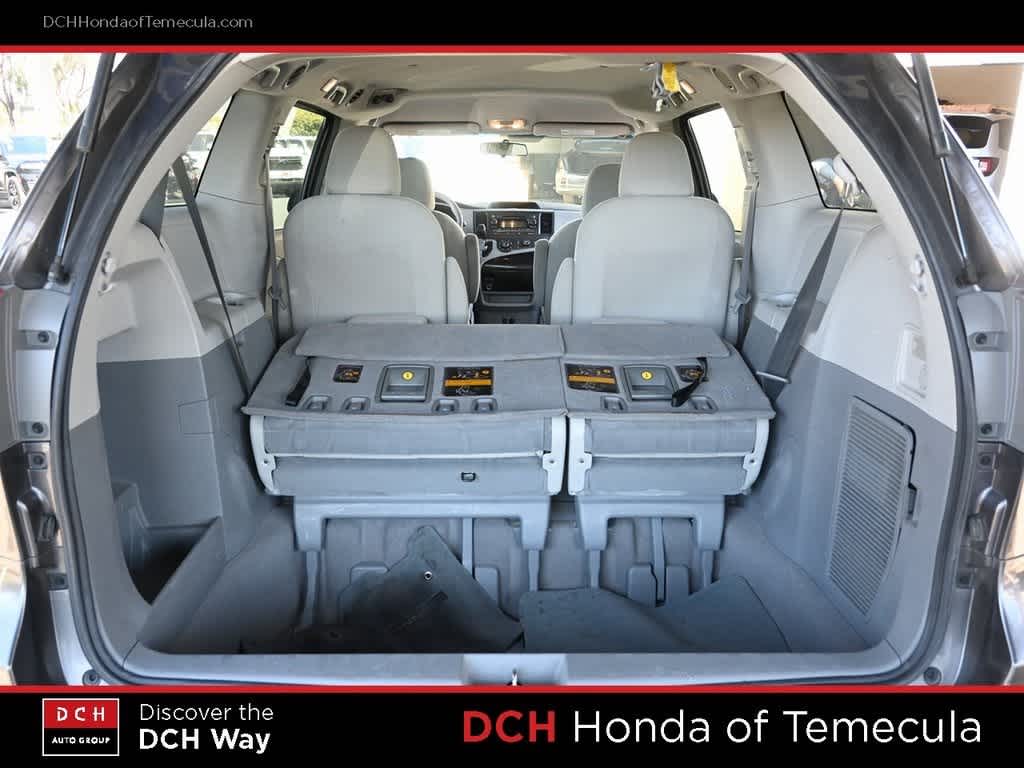 Thumbnail: 2011 Toyota Sienna - 22