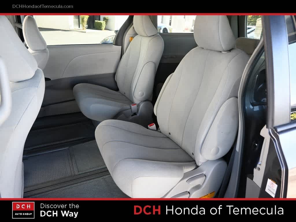 Thumbnail: 2011 Toyota Sienna - 18