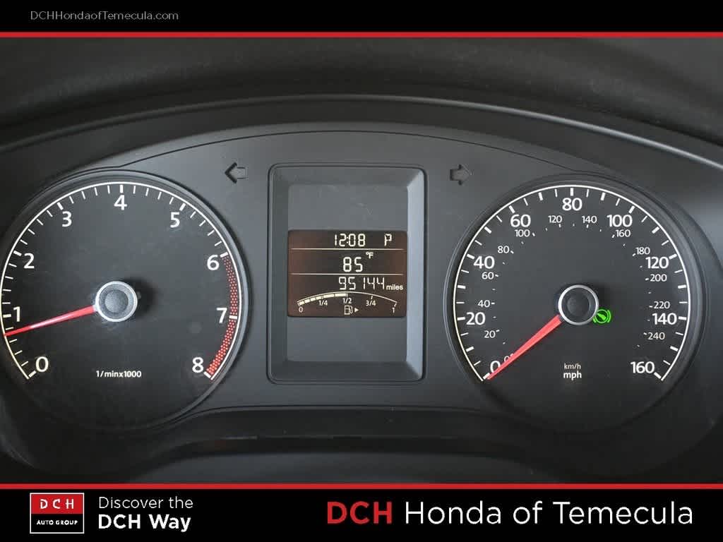 Thumbnail: 2011 Volkswagen Jetta - 10