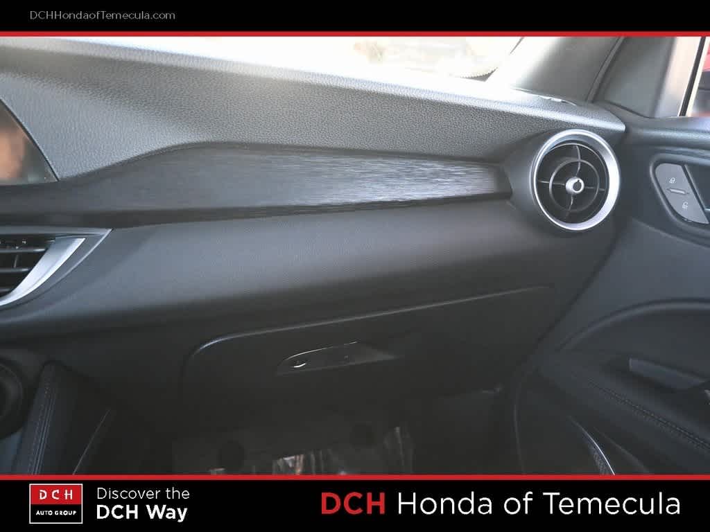 Thumbnail: 2023 Alfa Romeo Stelvio - 14