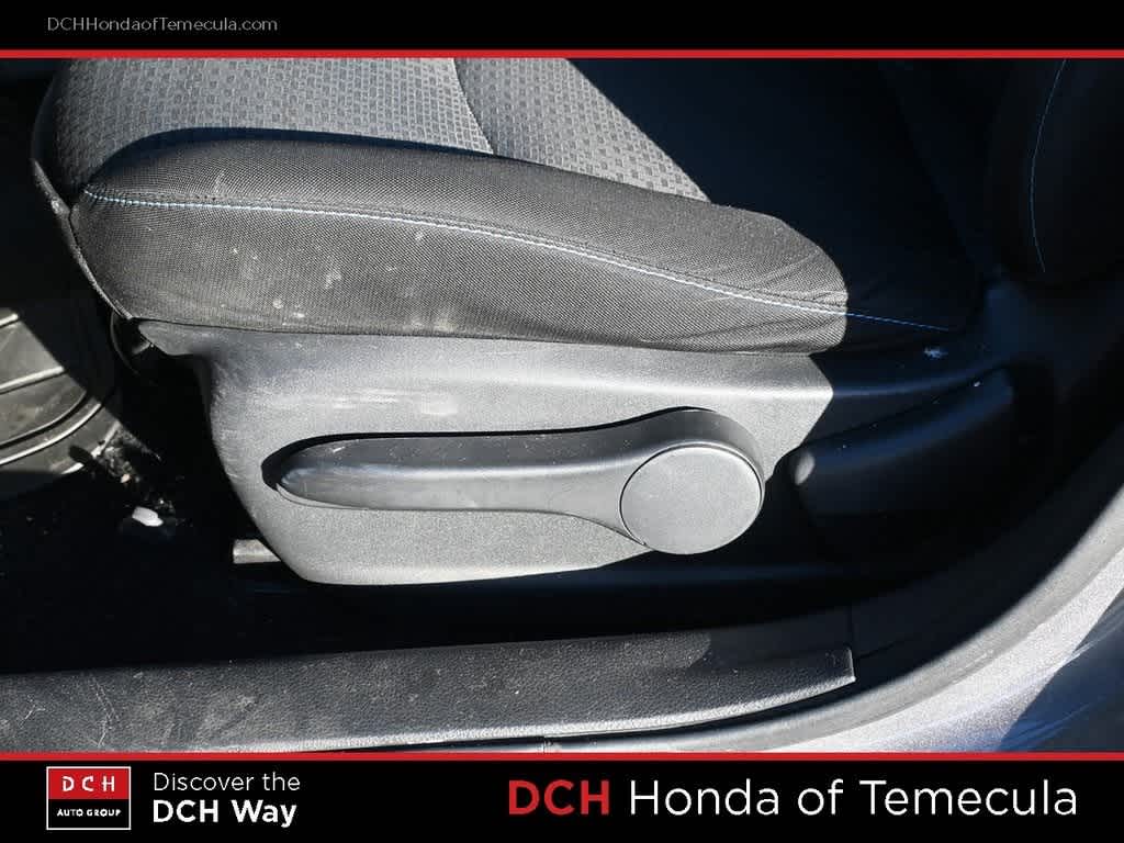 Thumbnail: 2016 Nissan Sentra - 16