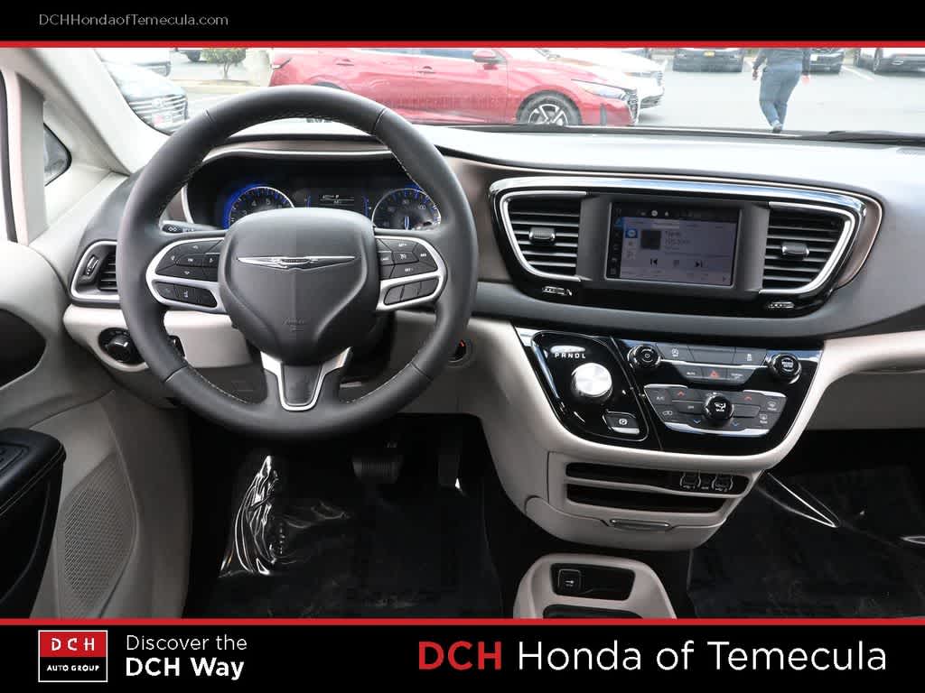 Thumbnail: 2022 Chrysler Voyager - 7