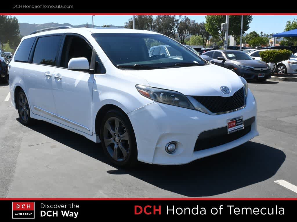 Thumbnail: 2016 Toyota Sienna - 3