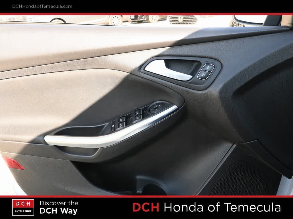 Thumbnail: 2016 Ford Focus - 15