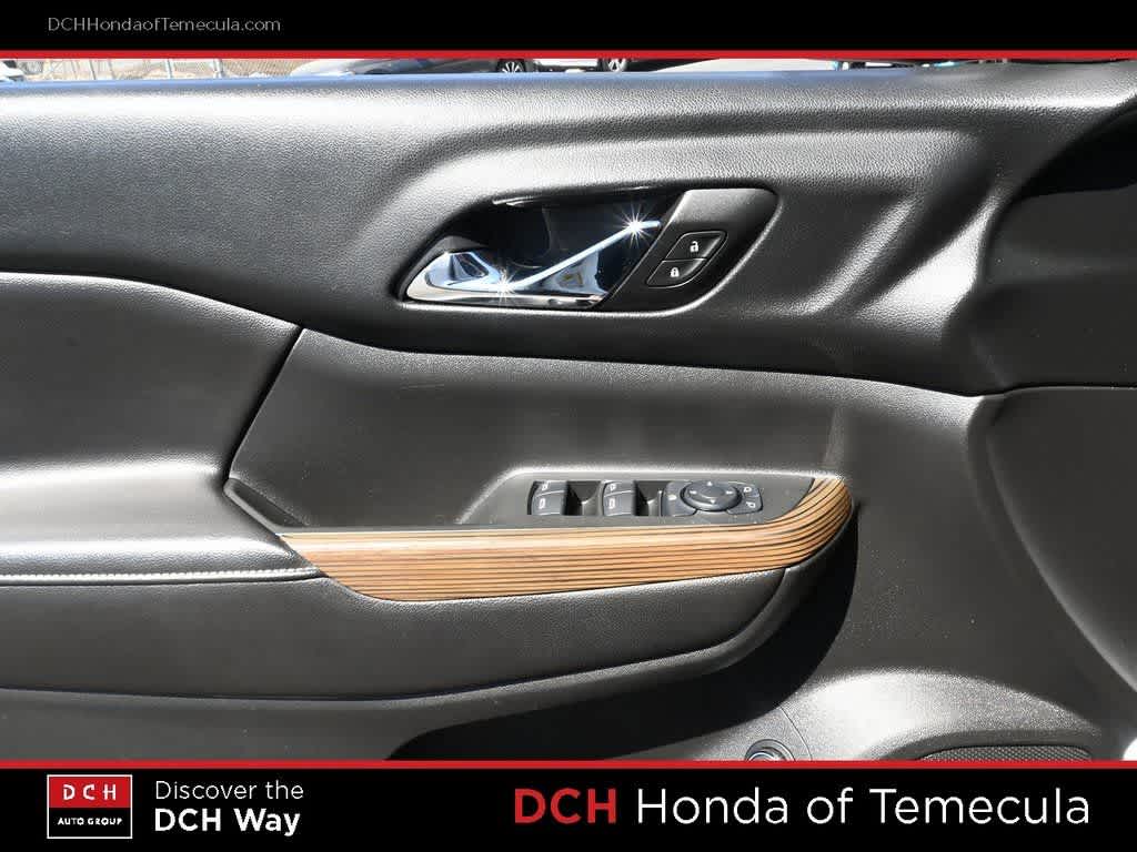 Thumbnail: 2017 GMC Acadia - 16