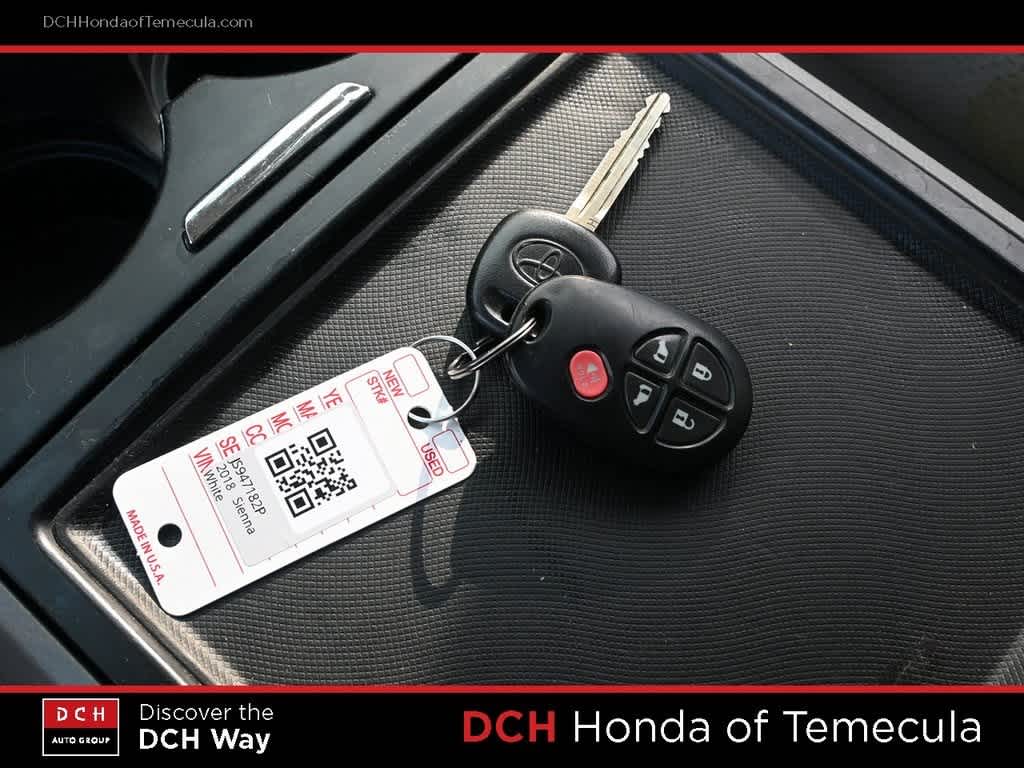 Thumbnail: 2018 Toyota Sienna - 14