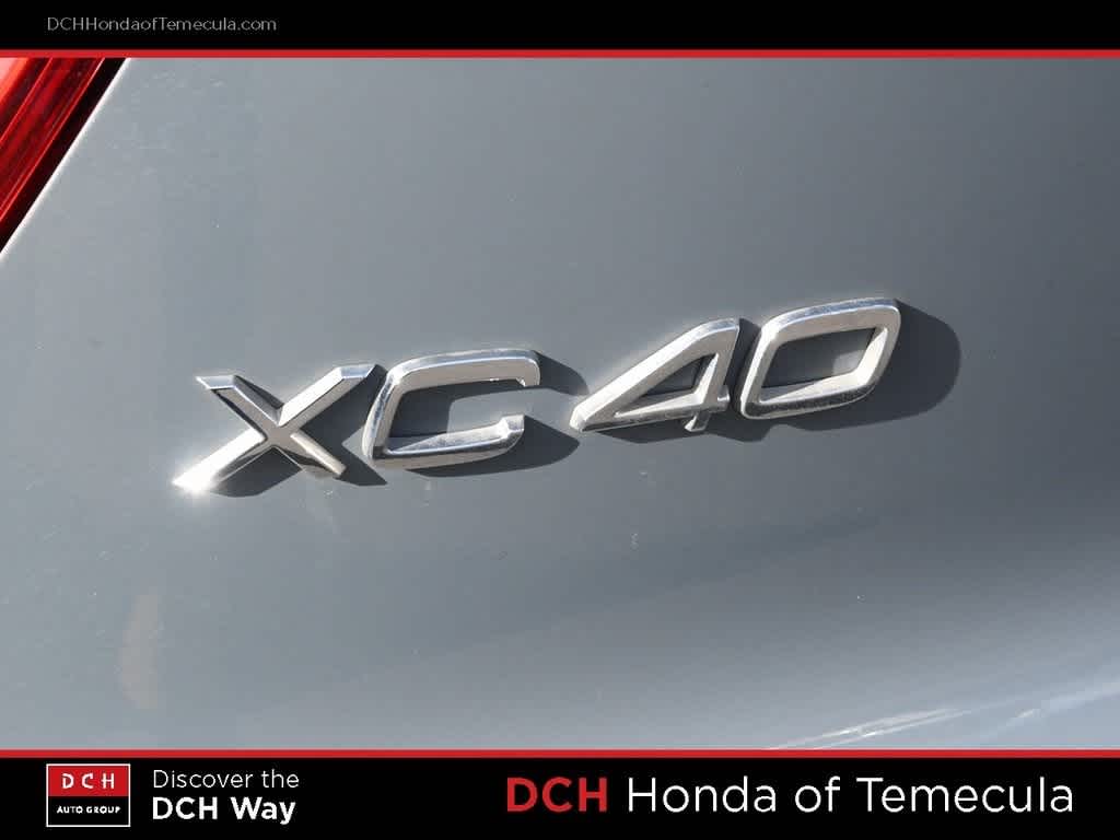 Thumbnail: 2021 Volvo XC40 - 7