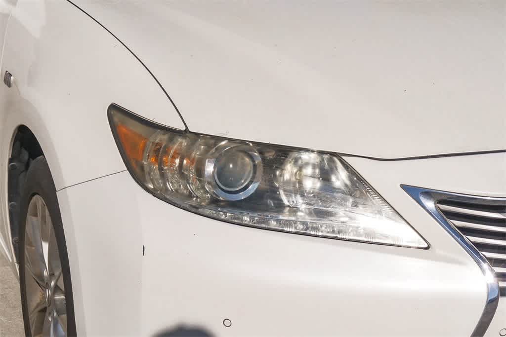 Thumbnail: 2013 Lexus ES - 4