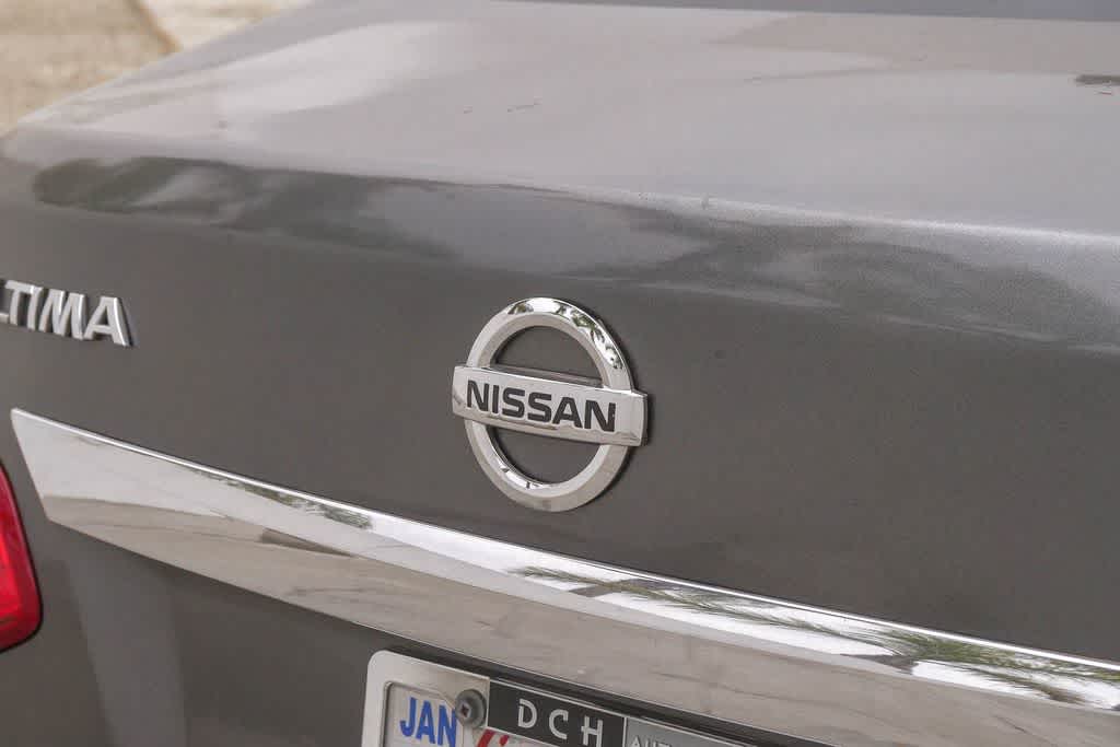 Thumbnail: 2017 Nissan Altima - 11
