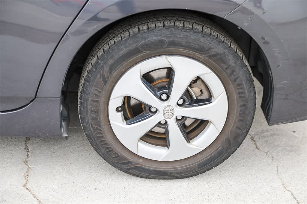 Thumbnail: 2015 Toyota Prius - 9
