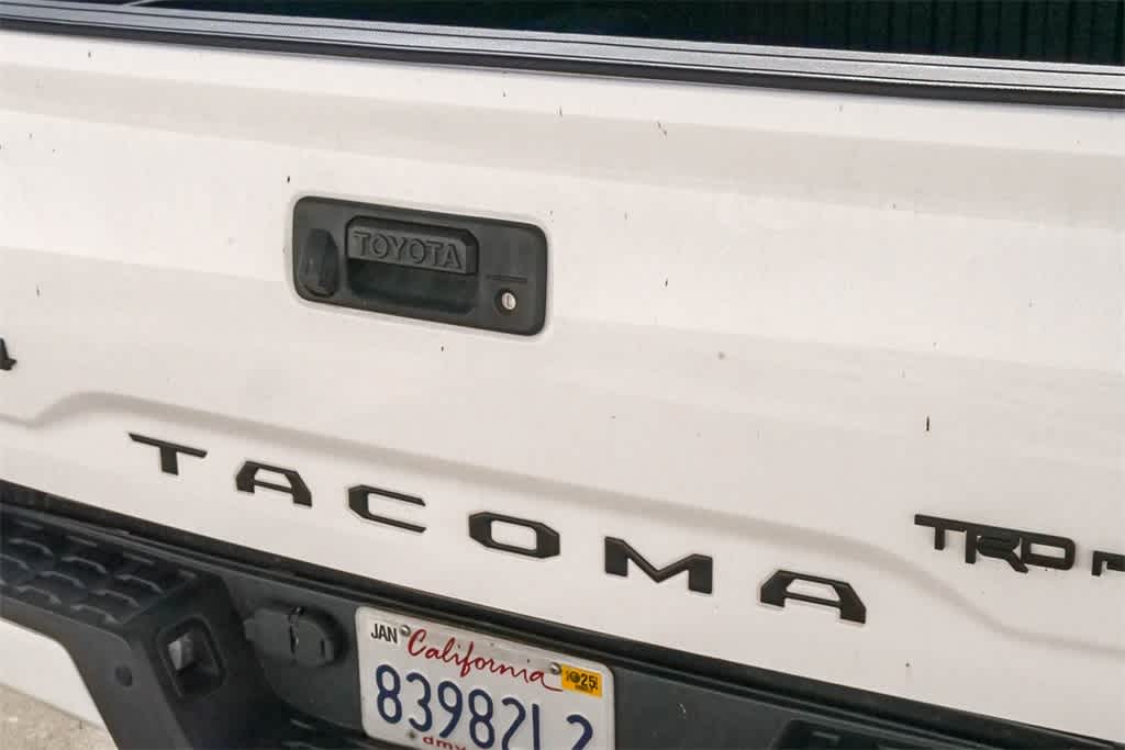 Thumbnail: 2019 Toyota Tacoma - 11