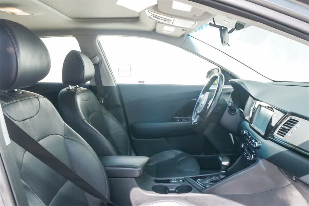 Thumbnail: 2017 Kia Niro - 16