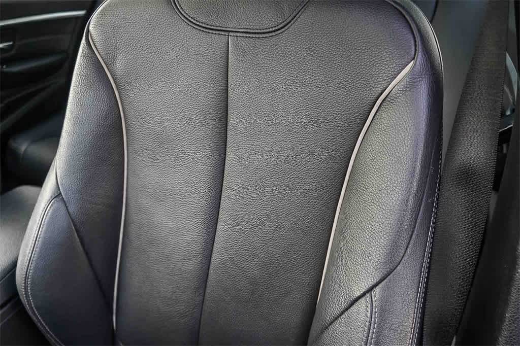 Thumbnail: 2018 BMW 3 Series - 28