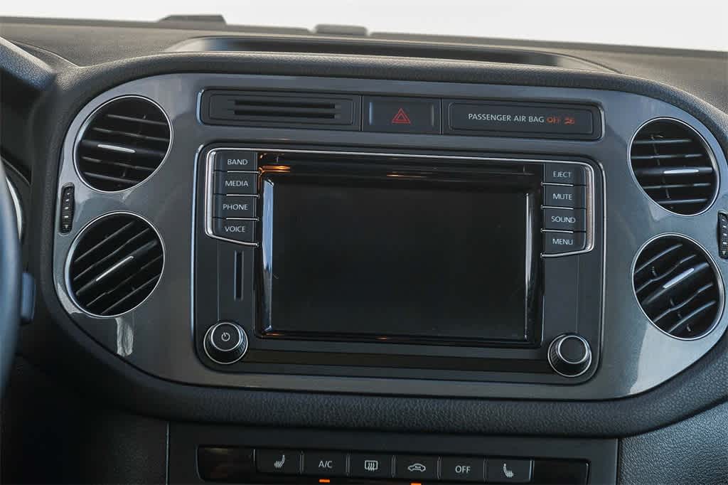 Thumbnail: 2017 Volkswagen Tiguan - 14