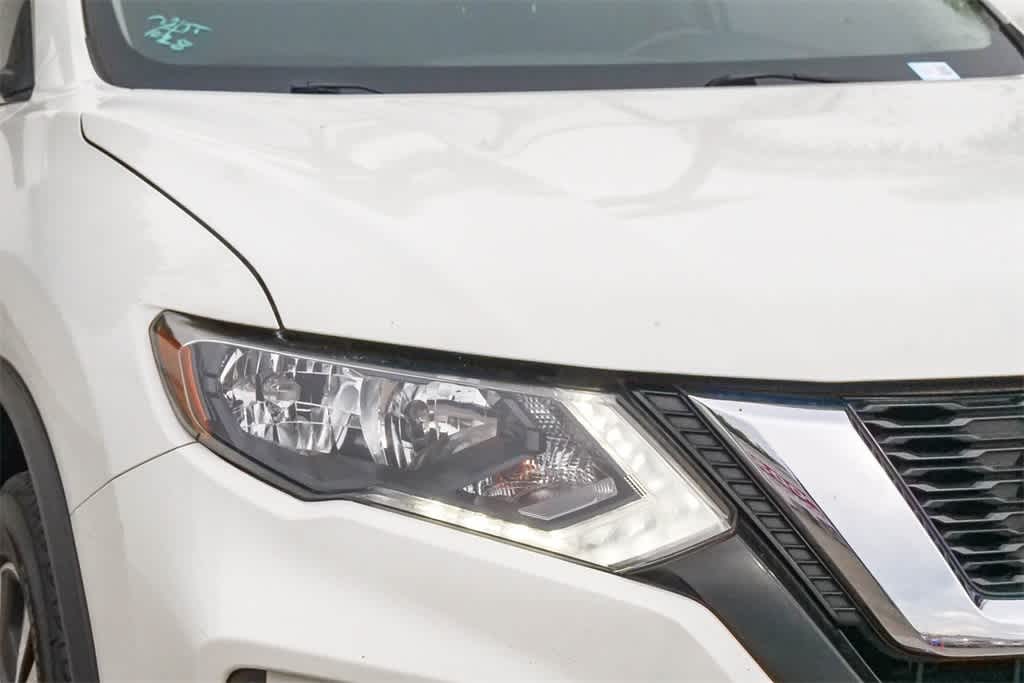 2020 Nissan Rogue SV photo 4