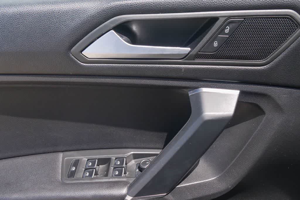 Thumbnail: 2020 Volkswagen Tiguan - 18