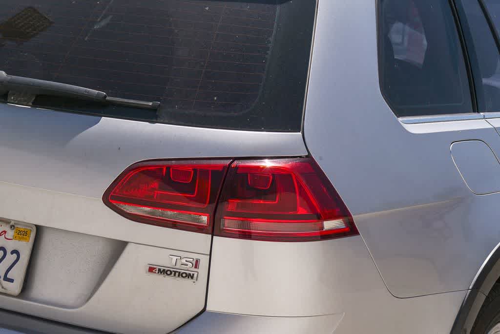 Thumbnail: 2017 Volkswagen Golf - 10