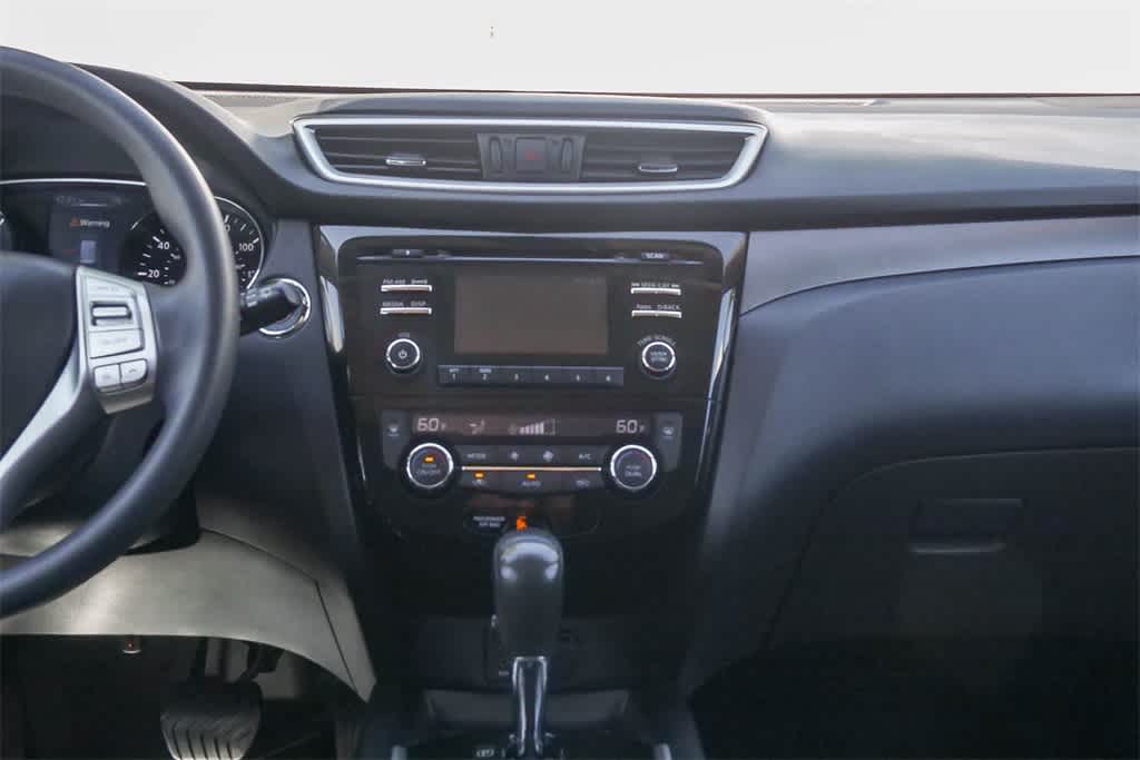 Thumbnail: 2015 Nissan Rogue - 12