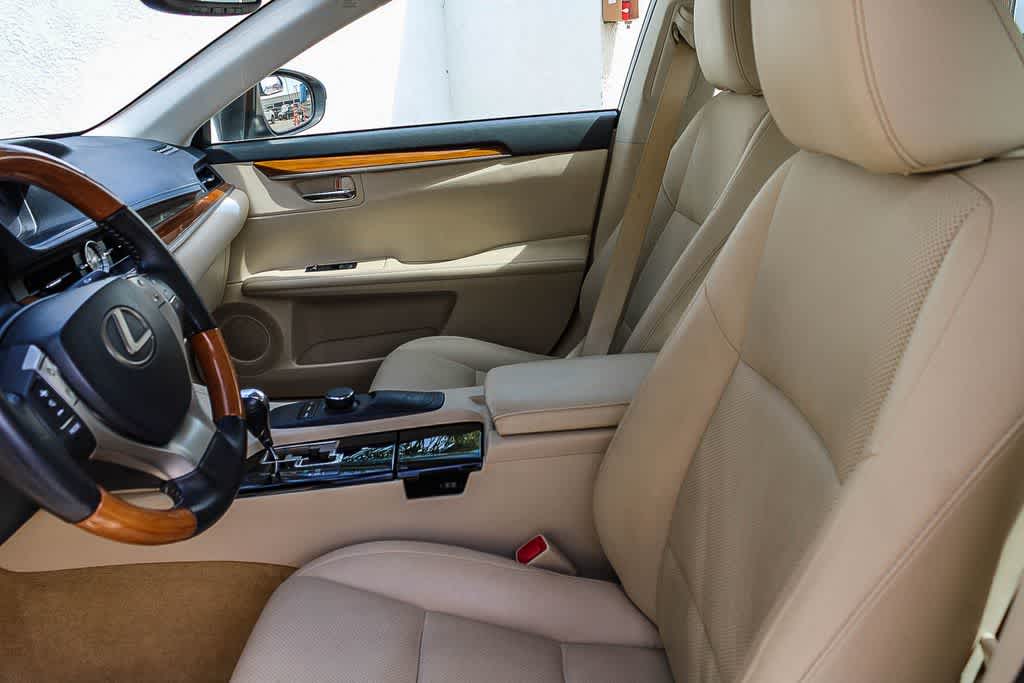 Thumbnail: 2014 Lexus ES - 18