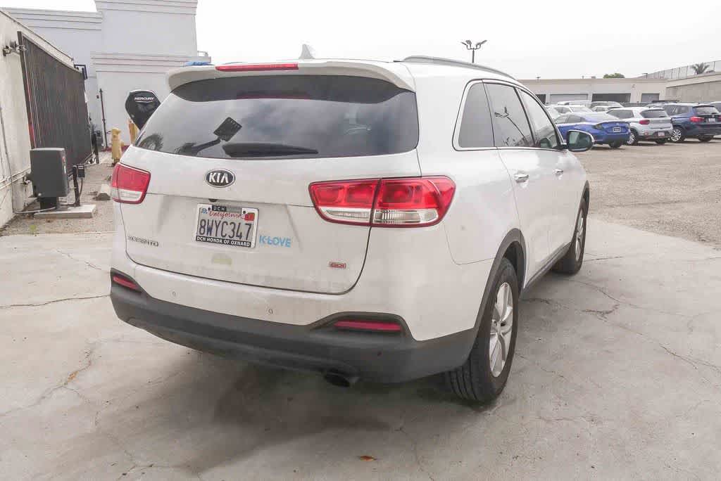 Thumbnail: 2017 Kia Sorento - 9