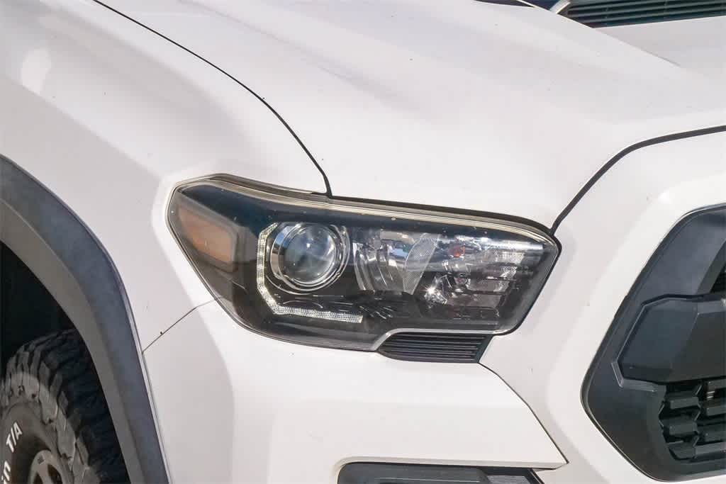 Thumbnail: 2019 Toyota Tacoma - 4