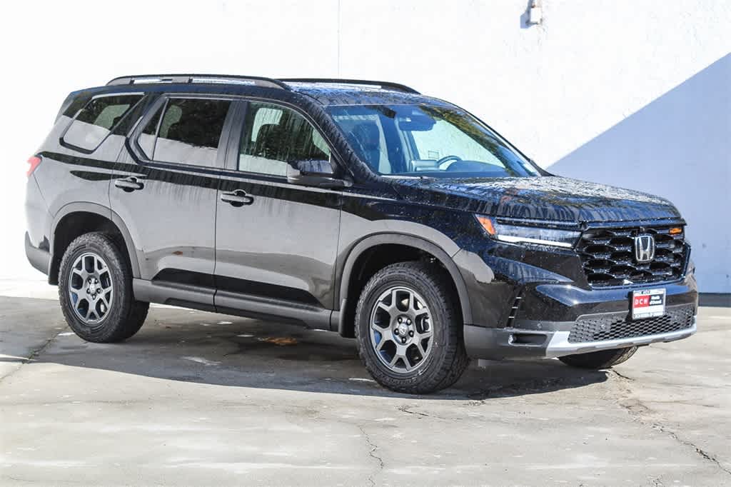 2025 Honda Pilot TrailSport photo 2