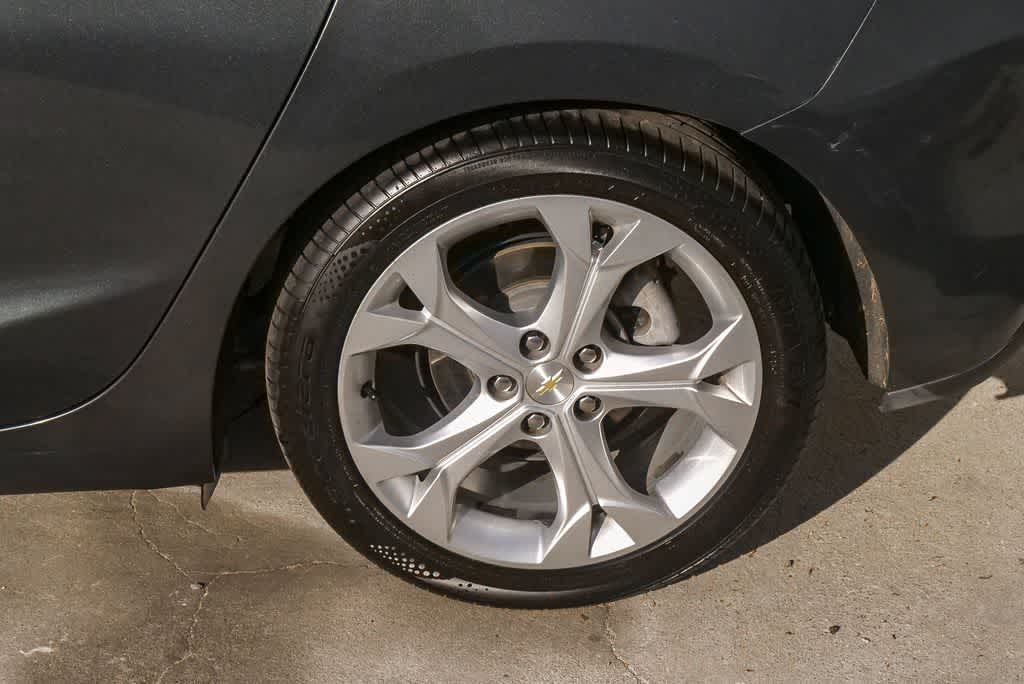 Thumbnail: 2017 Chevrolet Cruze - 6