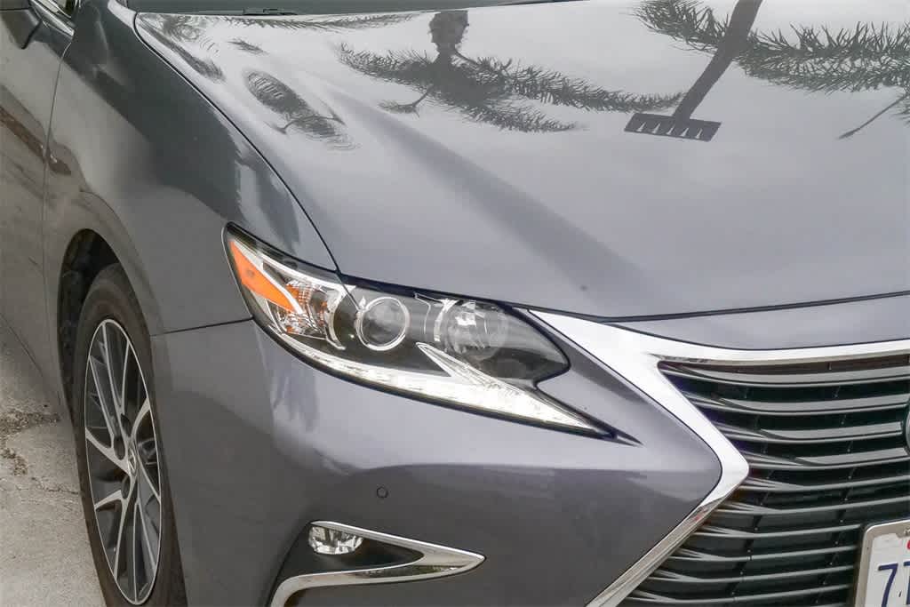 Thumbnail: 2016 Lexus ES - 4