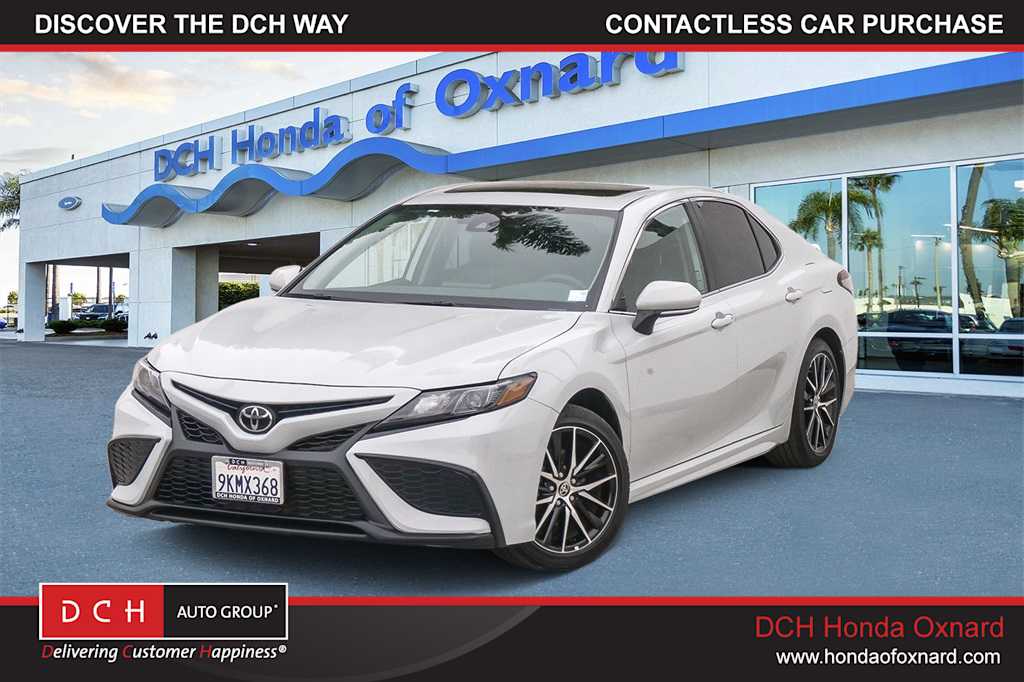 2024 Toyota Camry SE Hero Image
