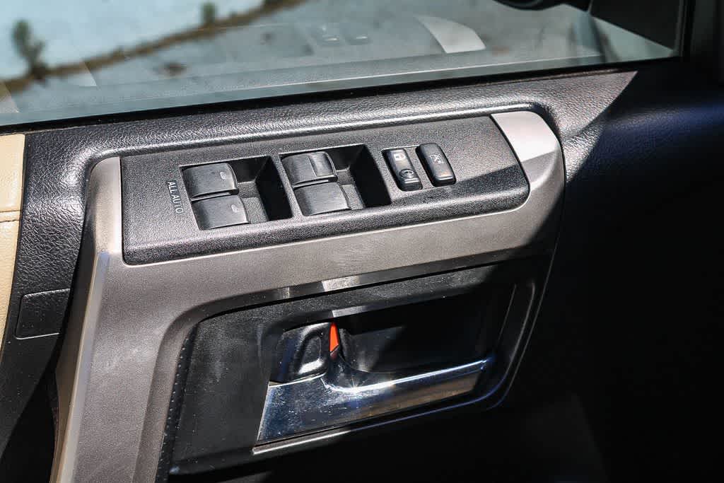 Thumbnail: 2017 Toyota 4Runner - 18