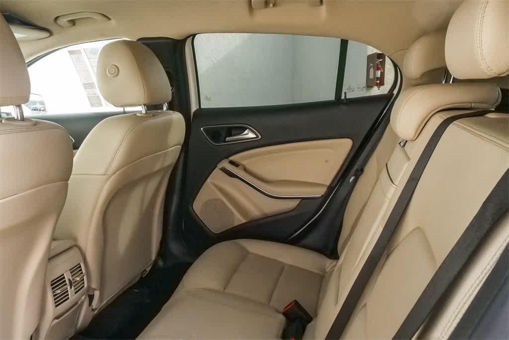 Thumbnail: 2019 Mercedes-Benz GLA - 12