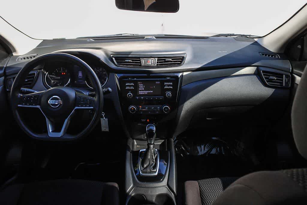 Thumbnail: 2018 Nissan Rogue Sport - 11