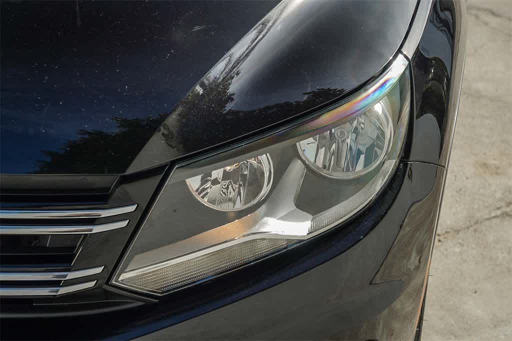 Thumbnail: 2017 Volkswagen Tiguan - 8