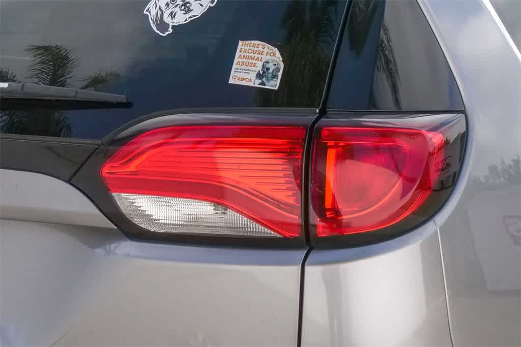 Thumbnail: 2017 Chrysler Pacifica - 10