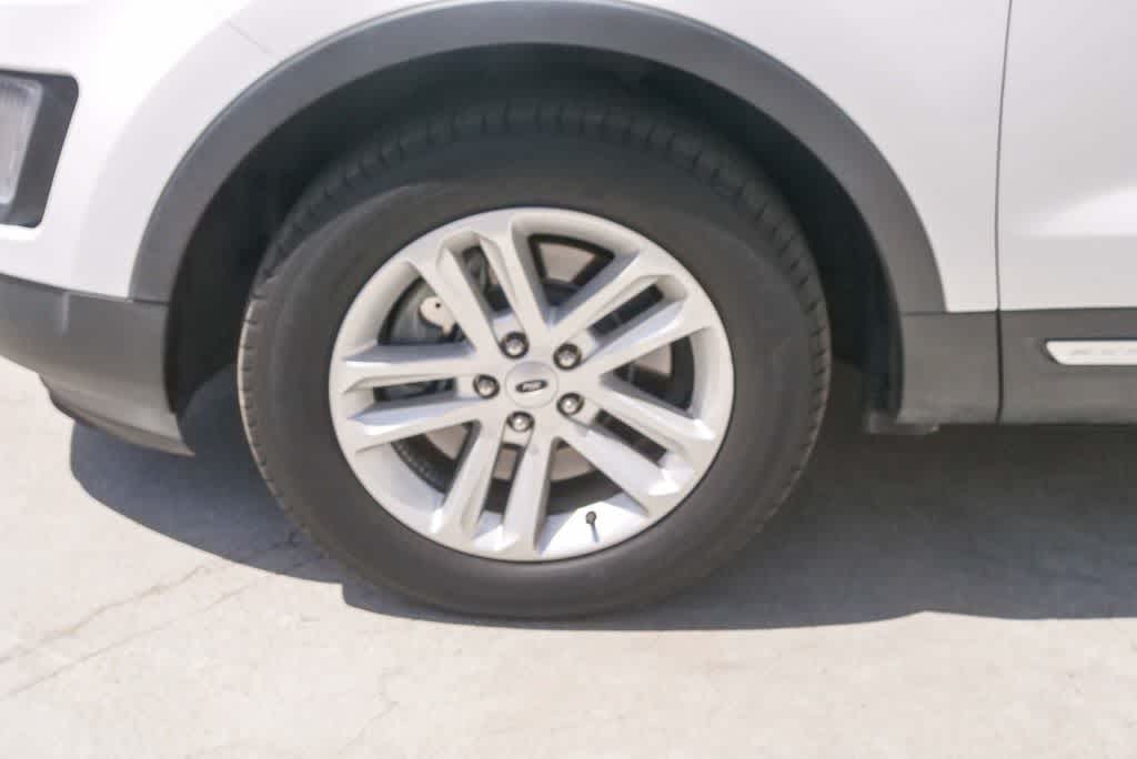 Thumbnail: 2017 Ford Explorer - 5