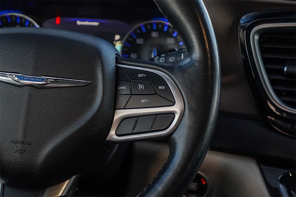 Thumbnail: 2019 Chrysler Pacifica - 16