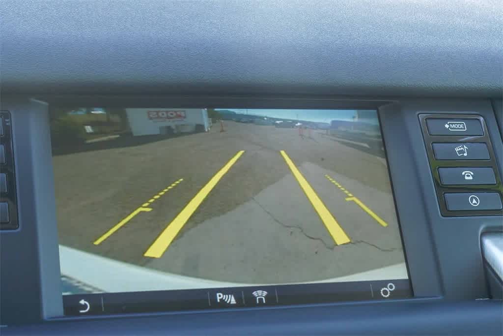 Thumbnail: 2017 Land Rover Discovery Sport - 22