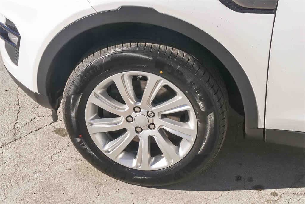 Thumbnail: 2017 Land Rover Discovery Sport - 5