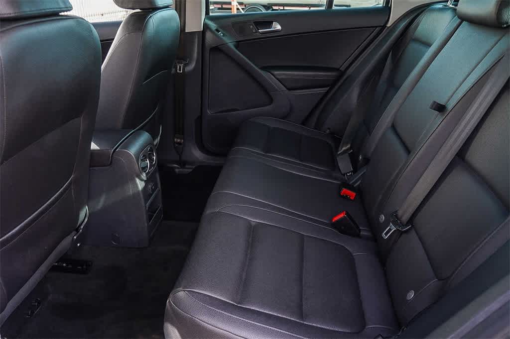 Thumbnail: 2017 Volkswagen Tiguan - 21