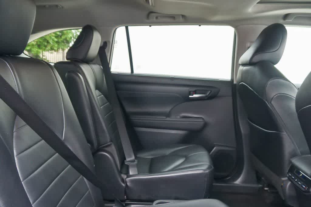 Thumbnail: 2021 Toyota Highlander - 15