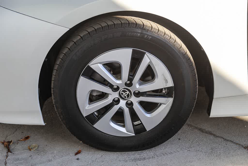 Thumbnail: 2016 Toyota Prius - 7