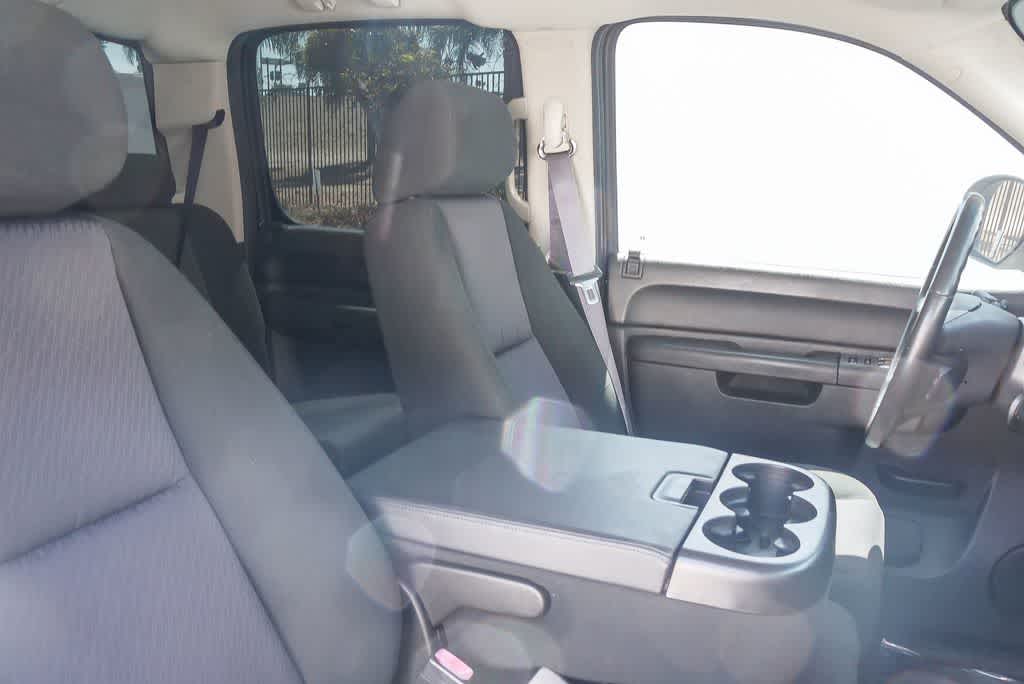 Thumbnail: 2011 Chevrolet Silverado 1500 - 16