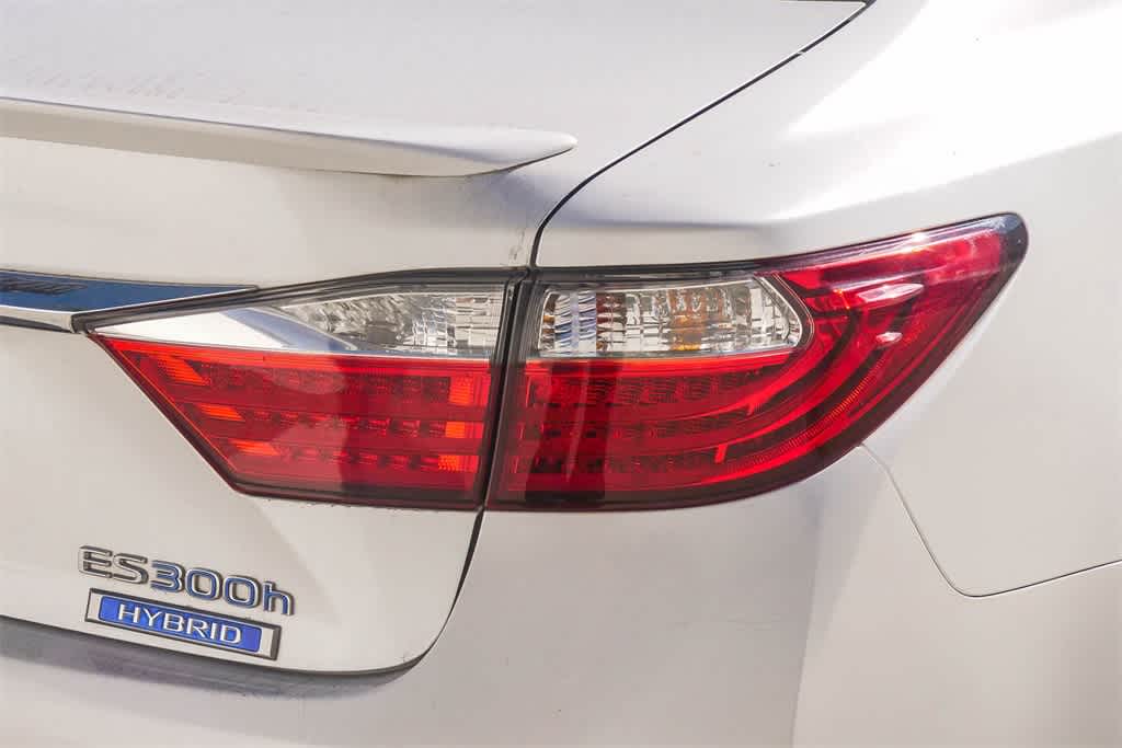 Thumbnail: 2013 Lexus ES - 10