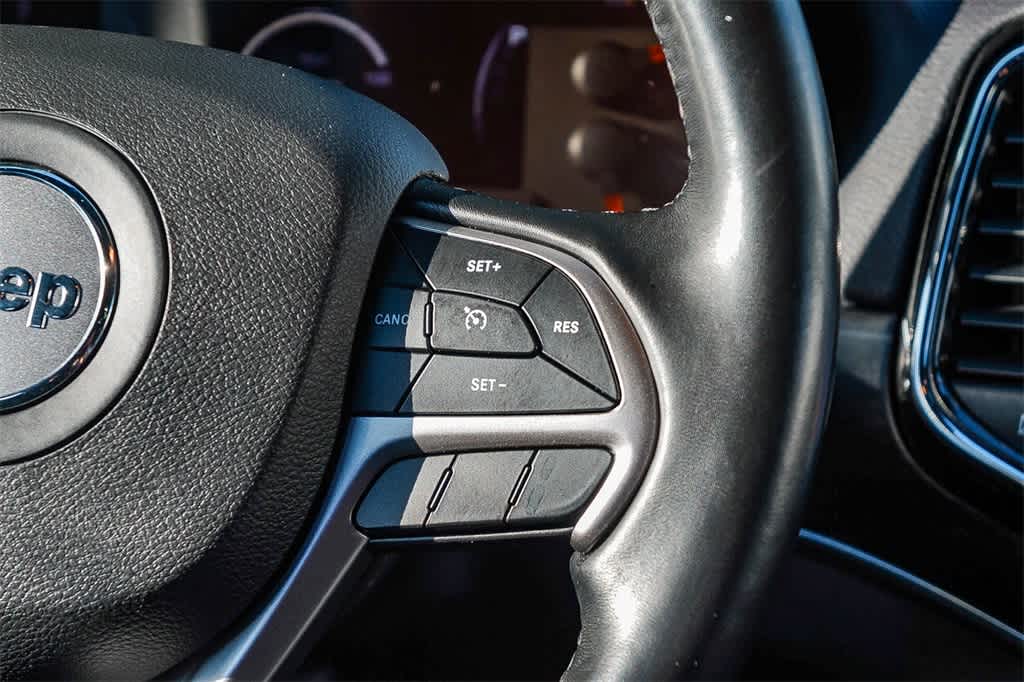 Thumbnail: 2020 Jeep Grand Cherokee - 17